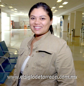 28072009 Alejandra Santibáñez regresó de la Ciudad de México.