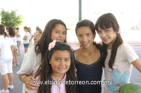 19072009 Contentas. Alejandra, Mariana, Bárbara y Tanya.