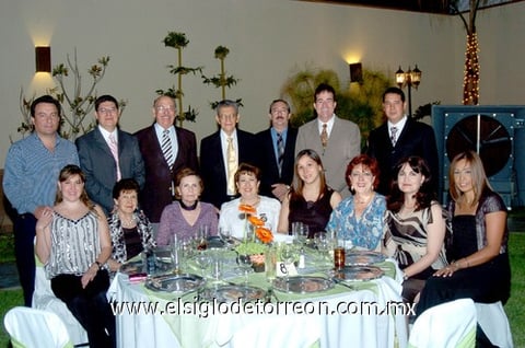 19072009 María del Carmen de Silveyra, María del Carmen de Rivera, Mague de Flores, María del Carmen de Silerio, Lorena de Silerio , Gaby Rivera de Hernández, María del Carmen Gallardo, Azucena Rodríguez, Eduardo Silveyra, Ricardo Silerio, Rubén Flores, Arturo Silerio, José Rivera, Néstor Hernández y Arturo Silerio. EL SIGLO DE TORREÓN/JESÚS HERNÁNDEZ