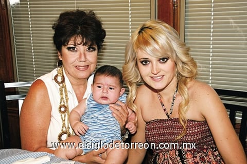 19072009 Silvia de Acosta, Andrés Maturino y Daniela de Jaidar.