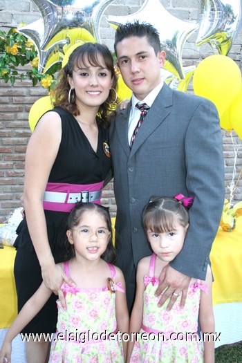 03082009 Familia de la novia. Lucy de Ruiz, la pequeña Kimberly Michelle Ruiz y Absalom Ruiz.