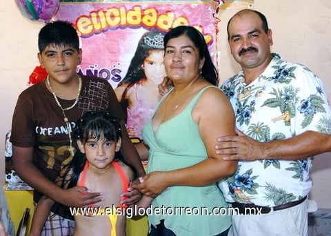 01082009 Édgar Ricardo y María Elena Parra Rodríguez cumplieron 14 y ocho años, respectivamente, y fueron festejados por sus papás María Elena y Ricardo Parra.