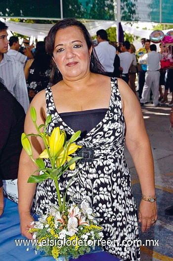 03082009 Luz María Miranda Pacheco en su fiesta de jubilación por 30 años de servicio en la educación preescolar.