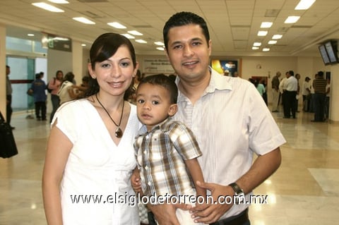 03082009 Vero, Ramón y Diego García se fueron a disfrutar de unas vacaciones en Ixtapa.