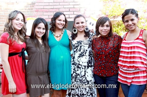 04082009 Sheila Romo de Acosta junto a las organizadoras de su fiesta de canastilla: Cheryl, Shirley y Estephanía Romo, Sandra Agüero y Tere Chapa.