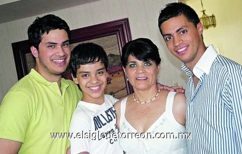 04082009 María Luisa Booscal, Thierry, Alexandre y Adrien.