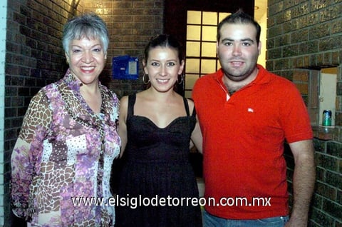 04082009 Estela Carreón, Chiara de García y Óscar García.