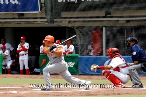 La historia del juego se escribió abriendo el primer rollo, pasaporte para Dionys César, sencillos de Sergio Omar Gastelum, infieldhit de Luis Terrero y anota “El Alebrije” dominicano la de la quiniela, Emmanuel Valdéz  doblete productor  las dos carreras, enseguida Daniel Fornés  cañonazo de 4 estaciones para las dos anotaciones restantes  del inning.