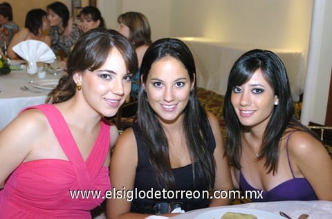 10082009 Sofía González, Ale Torres y Stephy Miranda.