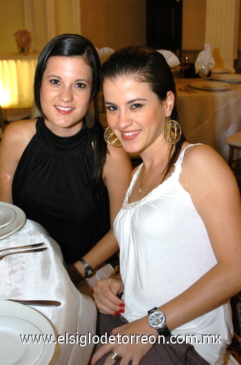 10082009 Paty y Lorena Llama.