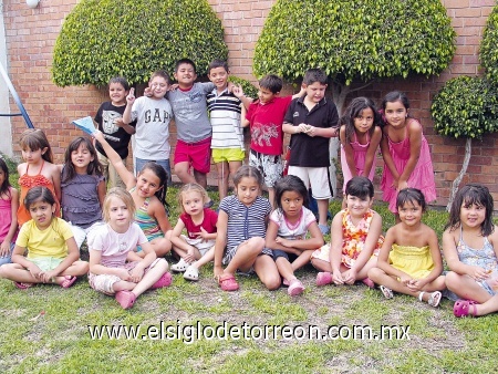Antonio Flores, Sebastián Nevárez, Patricio, Gabriel, Emilio Jaidar, José Carlos, Renata y Luciana Valdes, DanielaMartínez, Daniela, Caro Santibáñez,Megan y Nohemí, Vanesa,Marui, Ximena, Victoria Grageda, Romina, Paola y Valeria Tinoco.
