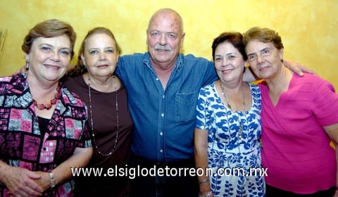 05082009 Marilú, María Esthela, Carlos Manuel, Anneliese y Cecilia Kuster.