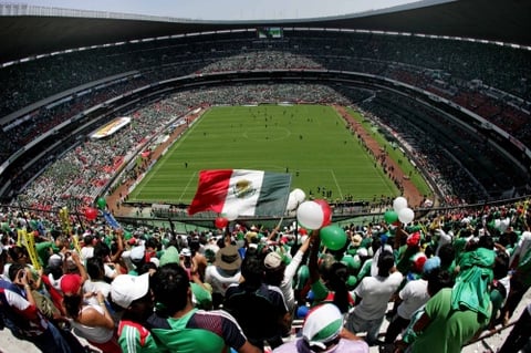 La victoria originó un gran festejo en el Estadio Azteca, que registró un lleno impresionante de aficionados vestidos con la camiseta verde.