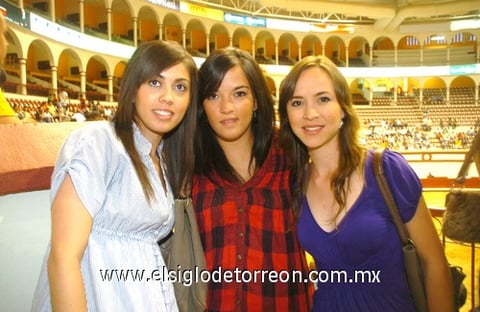 17082009 Ale González, Mariana Estrada e Ilse Casfil.