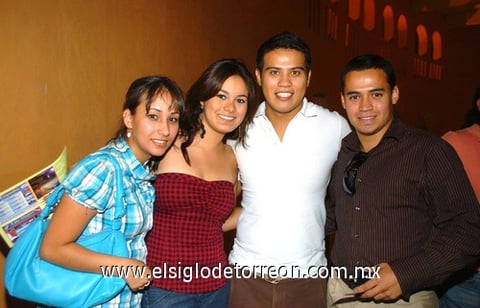 17082009 Disfrutan. Azucena Ibarra, Ana Tagle, Fede Valero y Luis Chavarría.