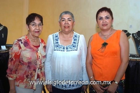 17082009 Elvira Rodríguez, Sonia y Luz María Morales.