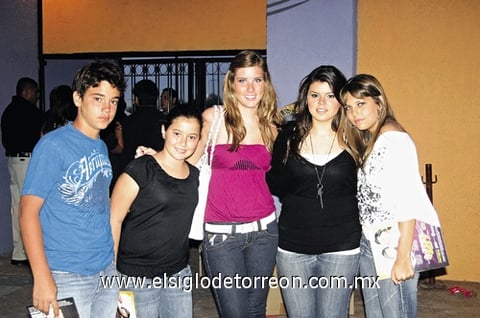 02082009 Roberto Sáenz, Paulina Moncholi, Cristy Bremen, Ceci Moncholi e Ilse Villarreal.