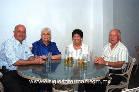 22082009 Raúl, Esperanza, Violeta y Enrique.