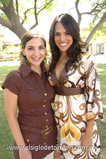 22082009 Sofía López de la Rosa y Paty Arestegui Campos.