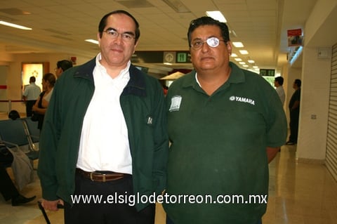 22082009 José Luis Elizalde fue recibido en el aeropuerto por Joel Valdez.