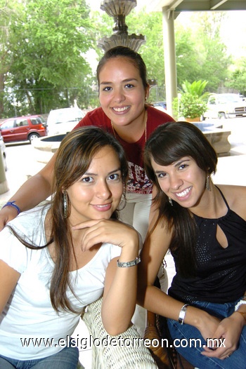 24082009 Paulina Hernández, Anayancy Ortíz y Luz Elena Garay.