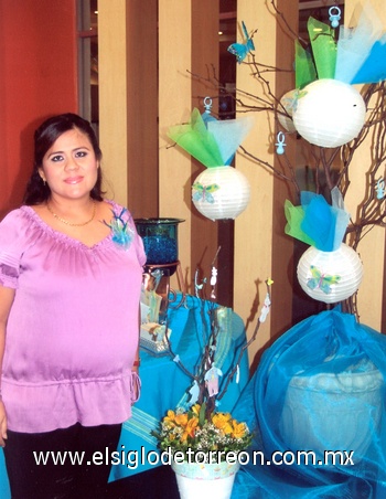 14082009 De plácemes se encuentra. Marsela Adame de Herrera, que disfrutó de una fiesta organizada para celebrar la llegada de su segundo bebé.