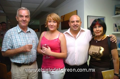 22082009 Ben Widen, Nadia Alekseva, Carlos Winden e Imelda de Winden, en un acontecimiento cultural.