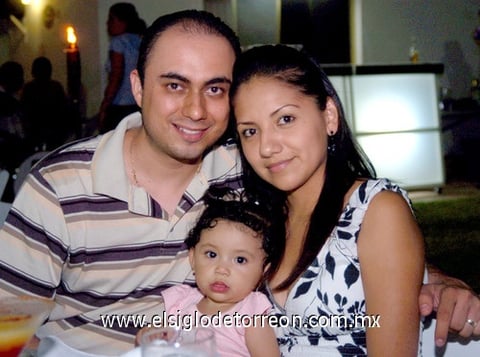 12082009 Adriana Vega, JorgeMaciely la niña Pamela Sofía.