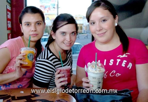 12082009 Ivonne Gutiérrez, Carol Villalobos y Shantal Pérez.