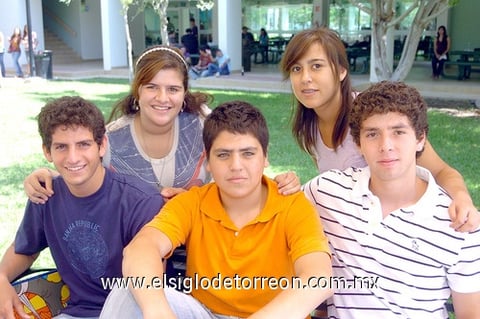 13082009 De regreso. Ray Murra, Ricardo Ríos, Humberto Ramos, Paloma González y Hzei Landeros.