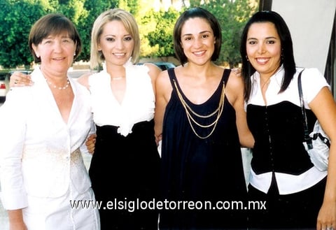 18082009 Érika Rocha de Rocha con Claudia, Rosy y Silvia, invitadas a su fiesta de canastilla.