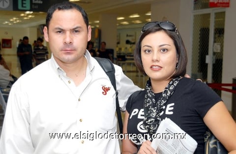 12082009 ÉdgarTejeda y Anna Jasso, salieron con rumbo a
Mexicali.