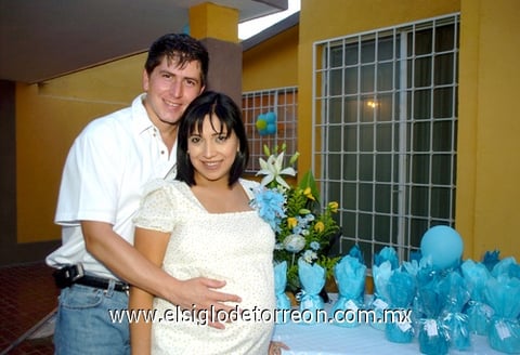 09082009 CarolaHernández de Obeso, asistió a una recepción que le ofrecieron porquemuy pronto se convertirá en
mamá de un varoncito