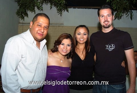 16082009 Ricardo Alatorre, Karla Ángel y Víctor Lozano, acomparon a Abril Susana en su fiesta de cumpleaños.