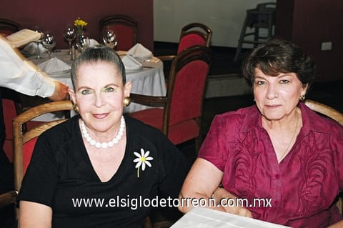 16082009 Gaby de Medina y Victoria Acosta.