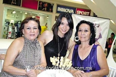 16082009 Carmen de García, Carla Macías y Mary Macías.