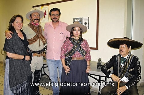 16082009 Miembros del Club de Ferroaficionados.