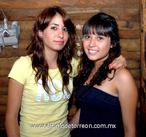 27082009 Marifer González y Pamela González.