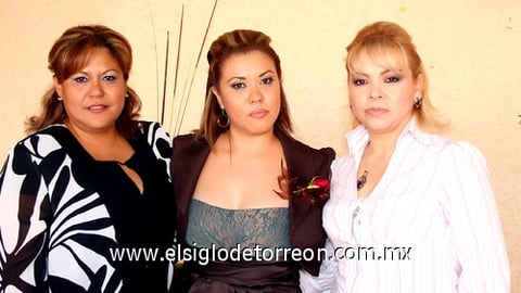 27082009 La novia en compañía de su mamá, Sra. María de los Ángeles Durán, y su futura suegra, Sra. María Alicia Metlich.