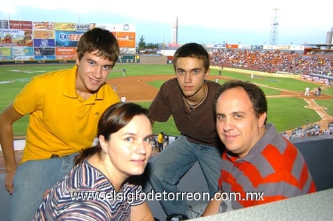 16082009 Cecilia, Raymundo, José y Fernando.