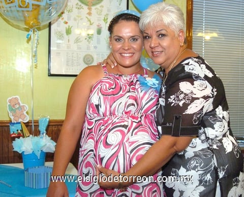 16082009 CP. Fabiola Delgado Bernal de Islas, en compañía de su mamá, Sra. Conny Bernal de Delgado, en su fiesta de canastilla.