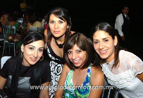 31082009 Paty Gregory, Ale Vara, Daniela Diez y Jéssica Morales, reunidas recientemente.