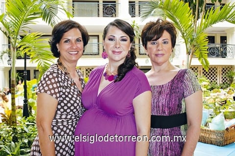 31082009 Esthela Padilla de Ávila y Covadonga del Moral de Ávila le organizaron una fiesta de canastilla a Lorena de Aguiñaga, quien ya es mamá del pequeño Ricardo.