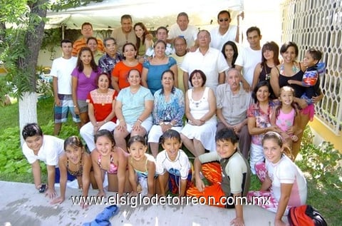 23082009 Reunión anual de las familias: Valdés García, Valdés Flores, Saucedo Valdés y Álvarez Valdés, en donde algunos integrantes de las familias llegaron procedentes de Monterrey, Colima, Aguascalientes, Chihuahua y Los Cabos.
