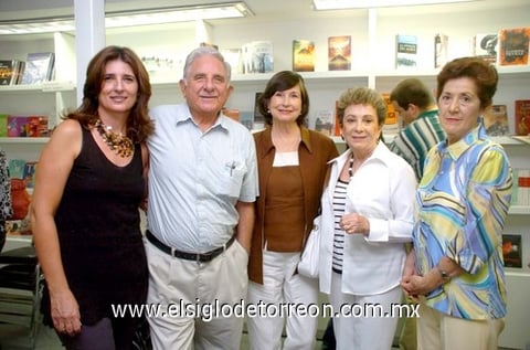 21082009 Cecilia de Sáenz, Alberto González Domene, Rosario de González, Marisol de Berlanga y Perla de Valencia, en reciente suceso cultural.