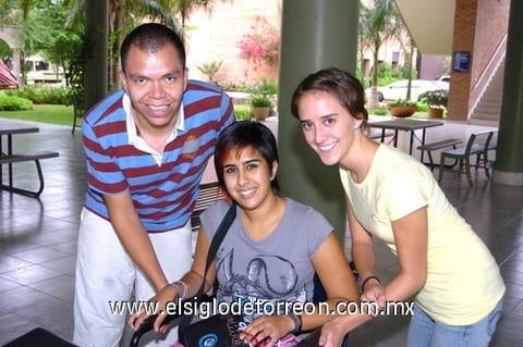 23082009 Gaby Tinajero, Yazmín Núñez y Mónica Medina.