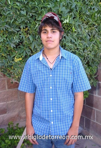 23082009 Alejandro Ramos fue festejado en su cumpleaños número 16.