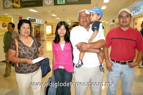 21082009 La familia Rendón Villamil viajó a la Ciudad de México.