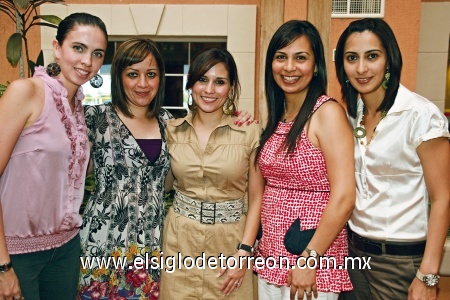 ASISTENTES A FIESTA DE CANASTILLA Susana Lerma, Mónica Solar,MaríaOlayo,Amy Reyes merienda que se fue ofrecida a Carol Posada de Ríos.