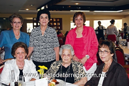 CUMPLEAÑOS DE LUCÍA Dolores de Córdova,María del Pilar Sánchez Herrero, Lucía Sánchez Herrero, María Rosa Sánchez Herrero, Susana Niño de Rivera y Marilú Finck de Anaya, compartiendo gratos momentos.